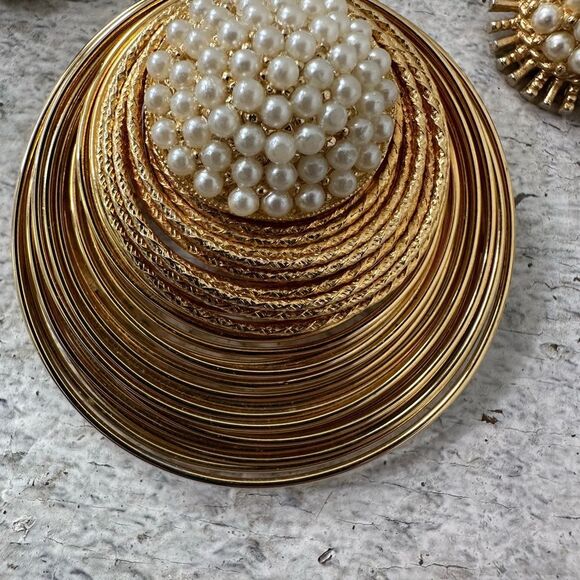 Vintage 60s Gold Tone Faux Pearl Brooch And Earrings Set - Picture 2 of 7